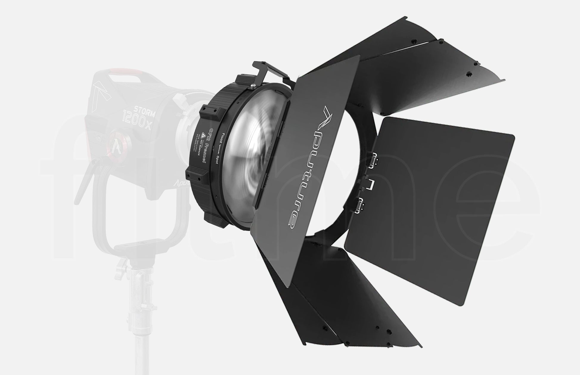 Location Aputure CF12 – kit fresnel et volets barn doors à Paris et Montreuil chez Filme