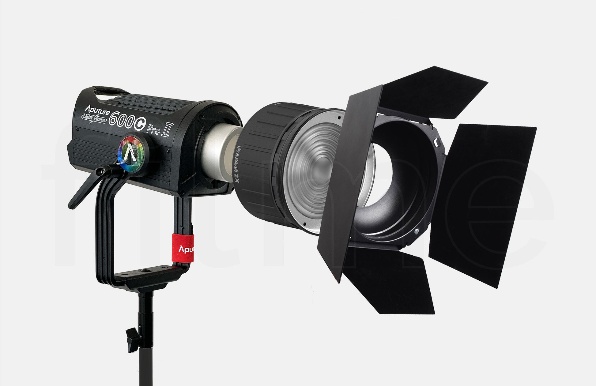 Location-kit--aputure-ls-600c-pro-ii-hardlight-a-paris-et-montreuil-chez-filme.jpg
