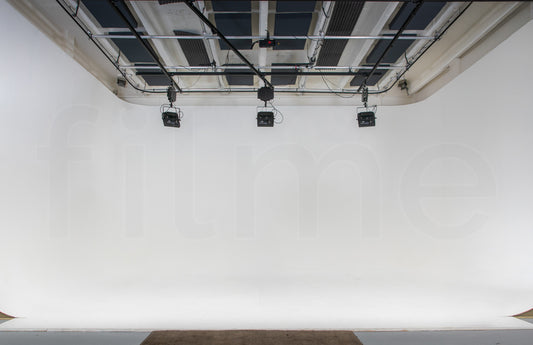 Location cyclorama 3 faces 100 m² – Paris Est (Montreuil) | Shooting photo, clip, pub à Paris chez Filme